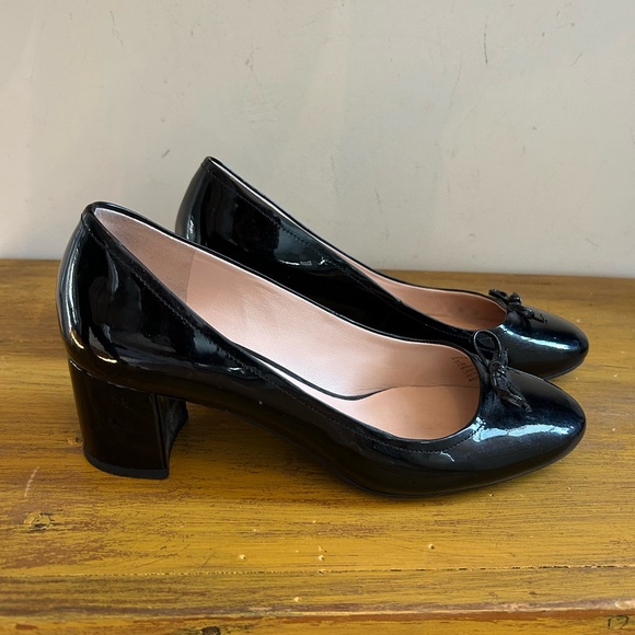 Kate Spade Glossy Black Heels with Bow - Picture 2 of 9
